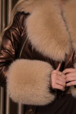 CASACO DE PELE COM GOLA E PUNHOS EM PELO FLO&CLO - Image 5