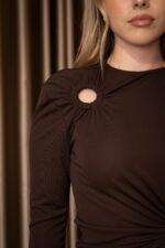 VESTIDO CASTANHO COM DRAPEADOS IMPERIAL - Image 3