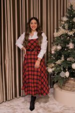 CAMISA BRANCA COM APLICAÇÕES DE PÉROLAS E BRILHANTES RINASCIMENTO