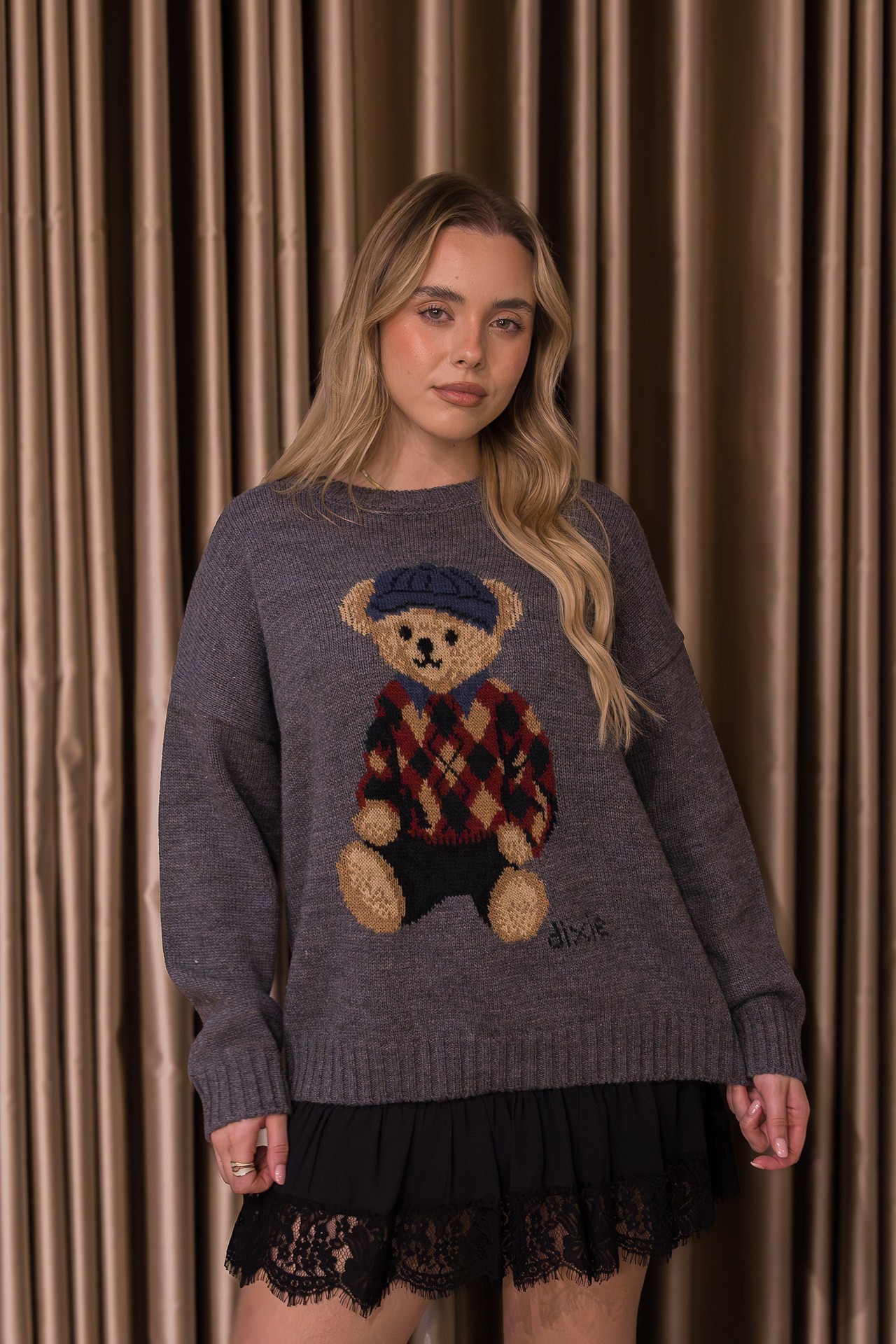 galleries_143803f8-b550-4002-bd22-6715da8337d3_dfedae1f-a734-45d8-946d-a1f59a6962b2_v2__thumb_l CAMISOLA CINZA COM URSO DIXIE - Image 1