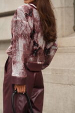 CAMISOLA DE LANTEJOULAS BORDEAUX SAHOCO - Image 9