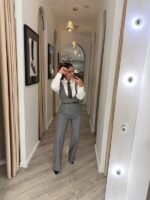 MACACÃO XADREZ CINZA DE DECOTE EM V RINASCIMENTO