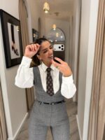 MACACÃO XADREZ CINZA DE DECOTE EM V RINASCIMENTO - Image 3