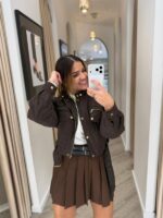 CASACO BIKER CASTANHO EM CAMURÇA SINTÉTICA PONTO CHIC