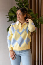 CAMISOLA AMARELA E AZUL COM PADRÃO LOSANGOS E GOLA CAMISA PONTO CHIC - Image 4