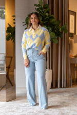 CALÇA AZUL CLARO COM PREGAS PONTO CHIC - Image 4