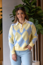 CAMISOLA AMARELA E AZUL COM PADRÃO LOSANGOS E GOLA CAMISA PONTO CHIC - Image 7