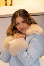 CASACO AZUL CLARO COM PÊLO PONTO CHIC - Image 10