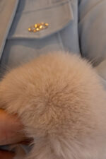 CASACO AZUL CLARO COM PÊLO PONTO CHIC - Image 8