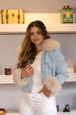 CASACO AZUL CLARO COM PÊLO PONTO CHIC