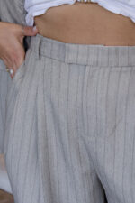 CONJUNTO BLAZER E CALÇA BEGE COM RISCA PONTO CHIC - Image 6