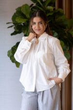 CAMISA BRANCA COM PREGAS NA GOLA PONTO CHIC - Image 2