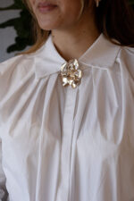 CAMISA BRANCA COM PREGAS NA GOLA PONTO CHIC - Image 5