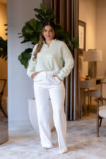 CAMISOLA DE MALHA VERDE CLARO ÀS RISCAS COM RENDA DECORATIVA - Image 2