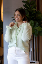 CASACO DE MALHA VERDE PASTEL COM BOTÕES DECORATIVOS