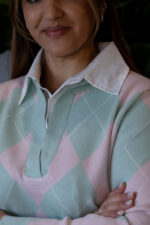 CAMISOLA VERDE ÁGUA COM PADRÃO LOSANGOS E GOLA CAMISA PONTO CHIC - Image 4