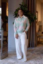 CAMISOLA VERDE ÁGUA COM PADRÃO LOSANGOS E GOLA CAMISA PONTO CHIC - Image 2