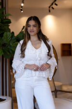 BLUSA BRANCA COM FOLHOS E RENDA PONTO CHIC - Image 2