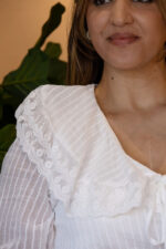 BLUSA BRANCA COM FOLHOS E RENDA PONTO CHIC - Image 6