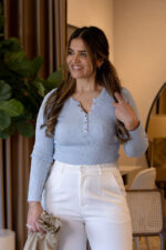 CAMISOLA AZUL CLARO CANELADA COM BOTÕES PONTO CHIC - Image 2