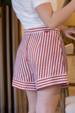 CALÇÃO ÀS RISCAS VERMELHAS DE CINTURA SUBIDA LANÇA PERFUME - Image 5