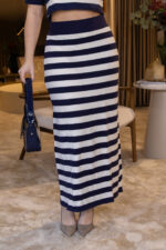 SAIA DE MALHA BRANCA RISCADA A AZUL LANÇA PERFUME - Image 5