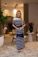 SAIA DE MALHA BRANCA RISCADA A AZUL LANÇA PERFUME - Image 2