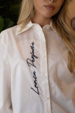 CAMISA BRANCA COM LOGÓTIPO BORDADO LANÇA PERFUME - Image 4