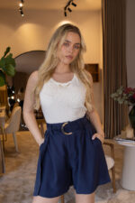 TOP CANELADO BRANCO COM APLICAÇÃO DOURADA LANÇA PERFUME