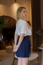 T-SHIRT BRANCA RISCADA A VERDE COM ESTAMPADO LANÇA PERFUME - Image 4