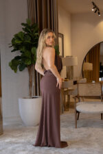VESTIDO LONGO CASTANHO DRAPEADO LANÇA PERFUME - Image 3