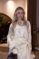 CAMISA ALONGADA ACETINADA LANÇA PERFUME