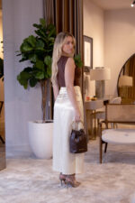 BODY CASTANHO COM DRAPEADO E APLICAÇÃO METÁLICA LANÇA PERFUME - Image 4