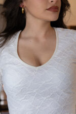 VESTIDO MIDI CRU TEXTURIZADO COM DECOTE EM V PONTO CHIC - Image 4