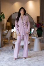 CONJUNTO ROSA COM BLAZER COM APLICAÇÕES EM LANTEJOULAS  PONTO CHIC