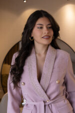 CONJUNTO ROSA COM BLAZER COM APLICAÇÕES EM LANTEJOULAS  PONTO CHIC - Image 4