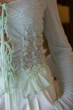 BLUSA DRAPEADA VERDE ÁGUA COM FRANZIDOS E ATILHAMENTO FRONTAL PONTO CHIC - Image 3