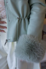 CASACO VERDE ÁGUA EM PELO REMOVÍVEL COM CINTURA AJUSTÁVEL PONTO CHIC - Image 4