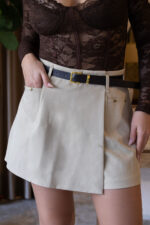 SAIA CALÇÃO BEGE COM CINTO PONTO CHIC - Image 4