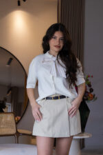 CARDIGAN DE MALHA CRU COM LAÇO E BOTÕES FORRADOS PONTO CHIC