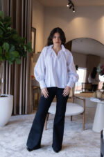 BLUSA BRANCA COM GOLA FRANZIDA E TIRAS PARA LAÇO PONTO CHIC