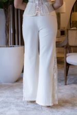 CALÇA BEGE DE ALFAIATARIA COM PAINÉIS EM RENDA PONTO CHIC - Image 5