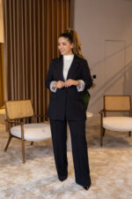 CONJUNTO PRETO BLAZER E CALÇA ALFAIATARIA FLUIDA PONTO CHIC - Image 3