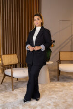 CONJUNTO PRETO BLAZER E CALÇA ALFAIATARIA FLUIDA PONTO CHIC - Image 2