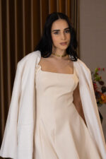 VESTIDO BEGE ESTRUTURADO COM CORTE CORSET PONTO CHIC - Image 4