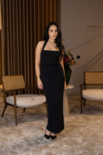 VESTIDO MIDII PRETO COM ALÇAS PONTO CHIC - Image 4