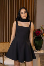 VESTIDO PRETO ESTRUTURADO COM CORTE CORSET PONTO CHIC