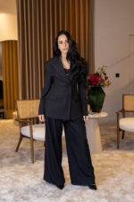 CONJUNTO PRETO DE ALFAIATARIA COM ABOTOAMENTO TRESPASSE PONTO CHIC