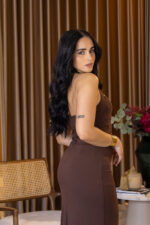 VESTIDO MIDI CASTANHO COM ALÇAS PONTO CHIC - Image 4