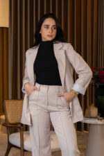 CONJUNTO BEGE BLAZER E CALÇA ALFAIATARIA PONTO CHIC - Image 2